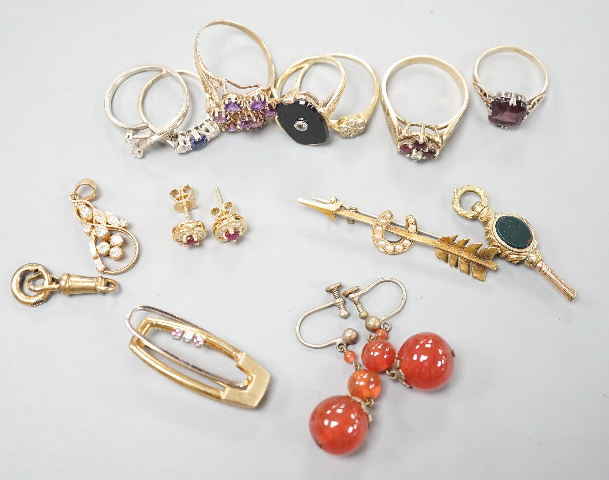 Mixed jewellery including four 9ct and gem set rings, a 585 and diamond chip set ring, an 18ct and diamond chip cluster ring, yellow metal and gem set cluster ring, earrings, brooches etc.